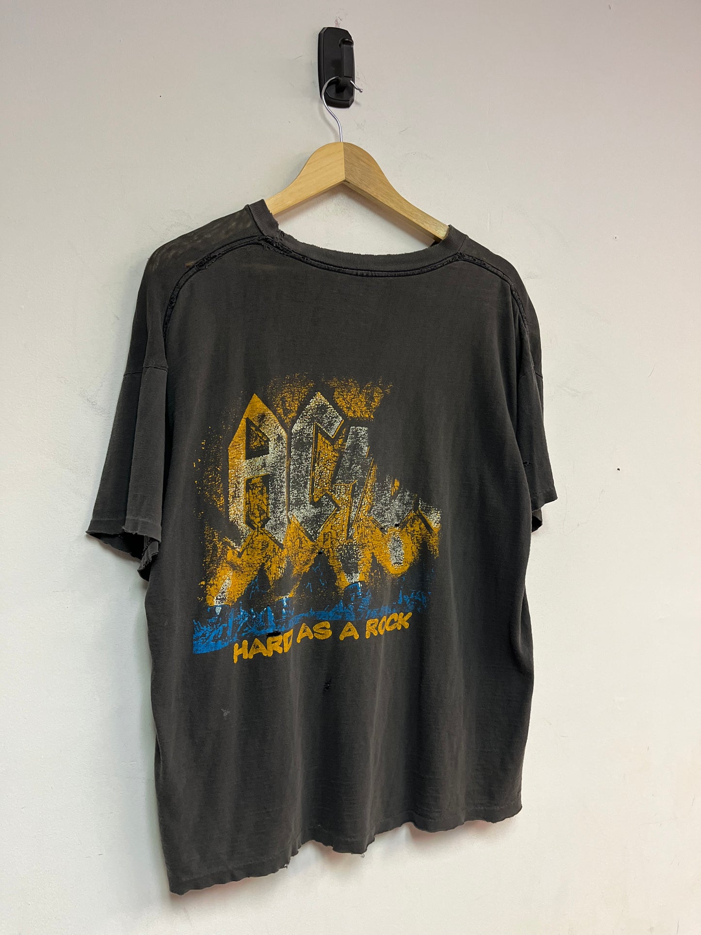 (XL) 1996 Trashed AC/DC “Ballbreaker” Tour Tee