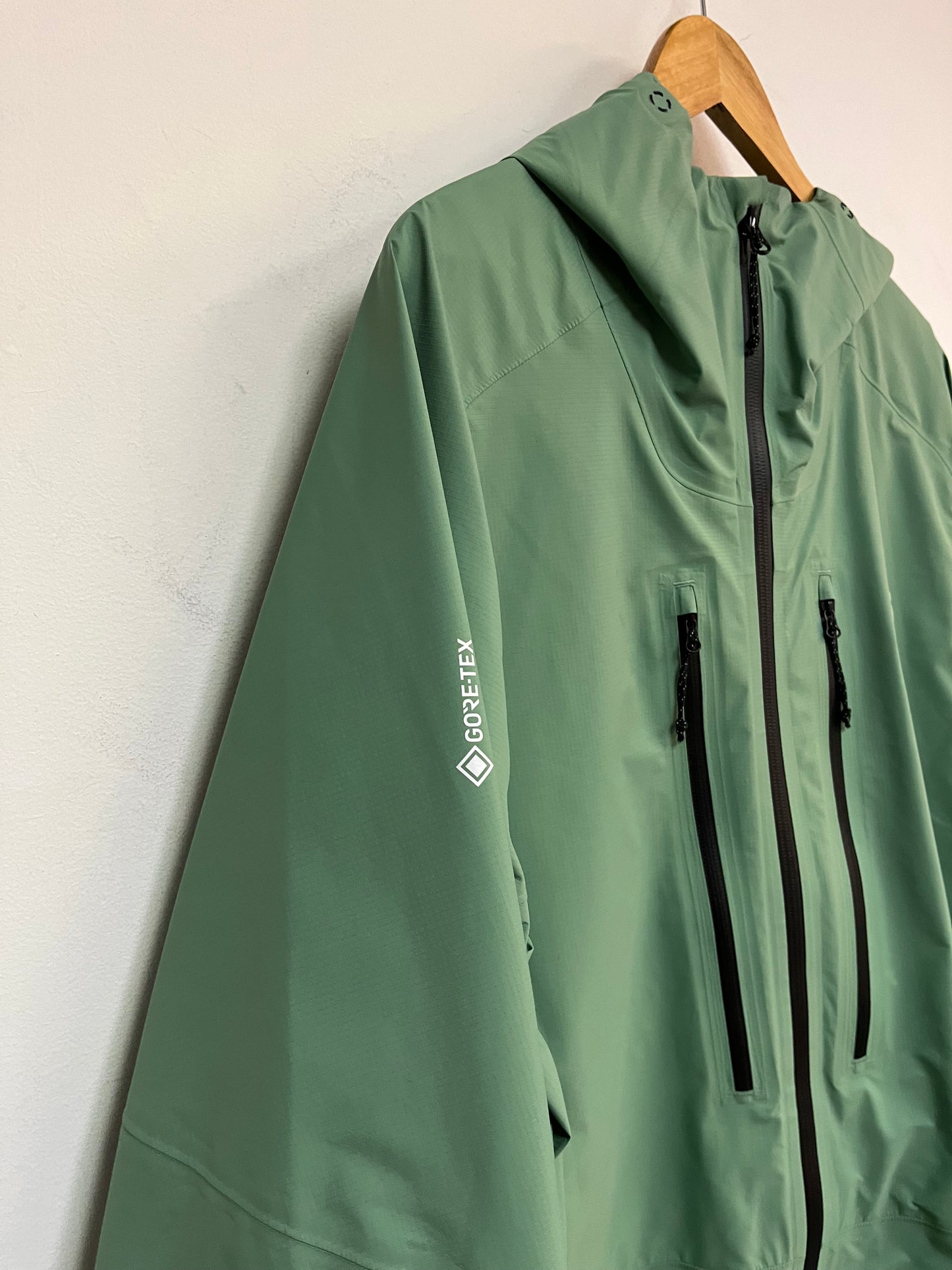 (XXL) Mountain Hardwear Gore-Tex Shell Jacket