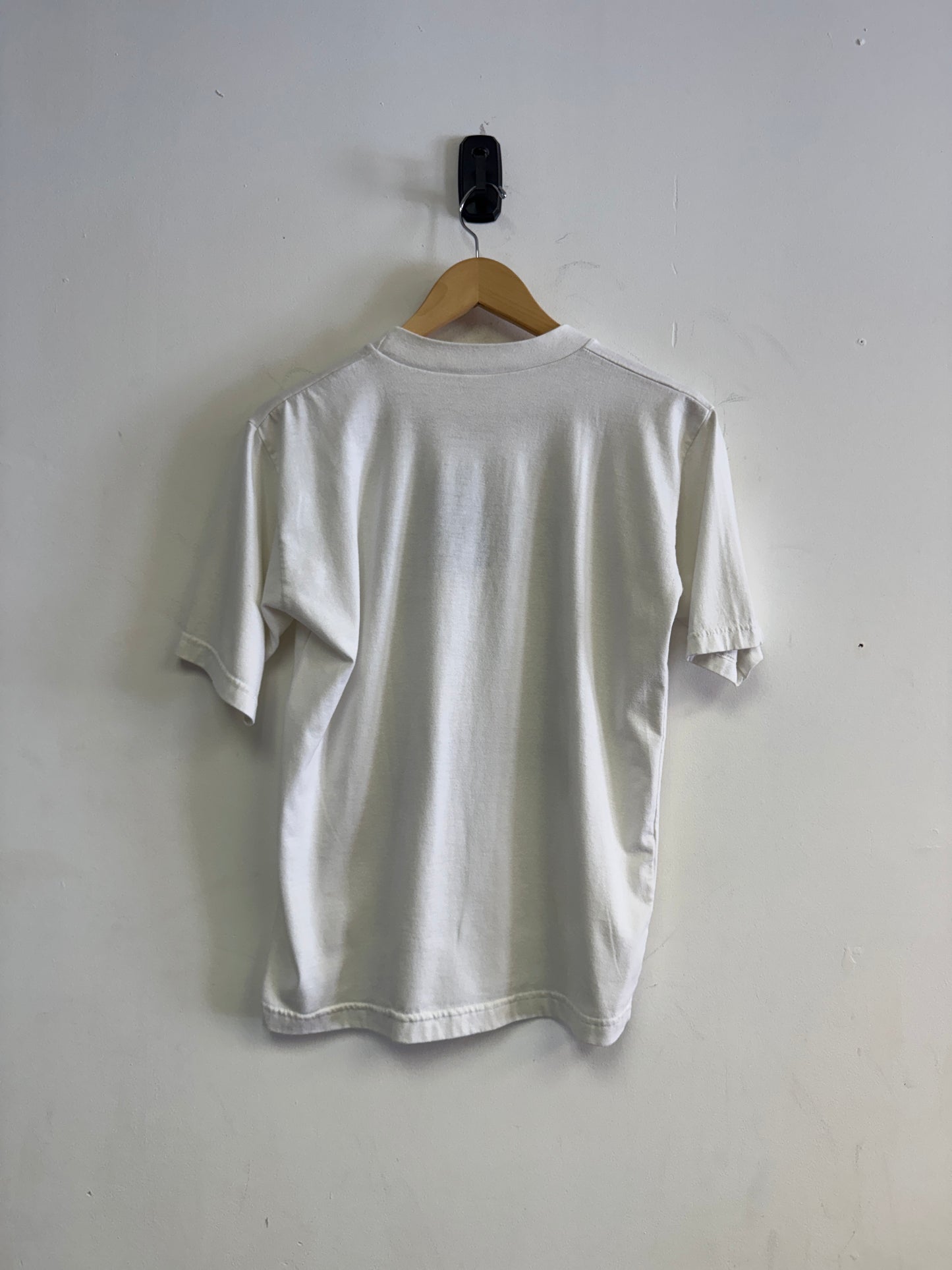 (M) 90’s Canadian Graphic Tee