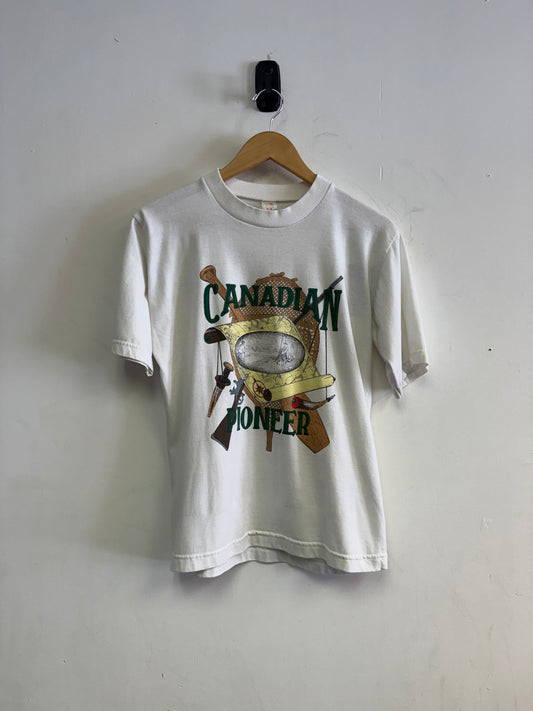 (M) 90’s Canadian Graphic Tee