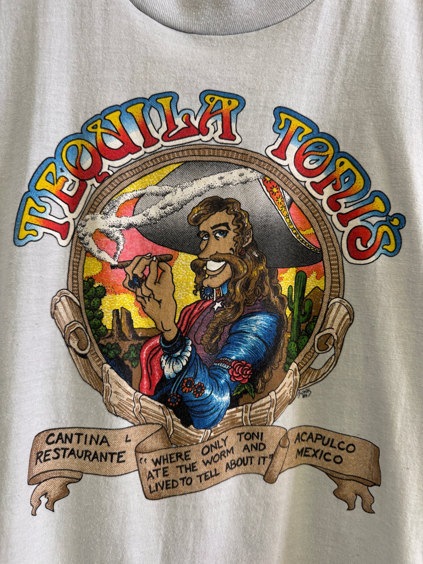 (S/M) 80’s Bar Graphic Tee