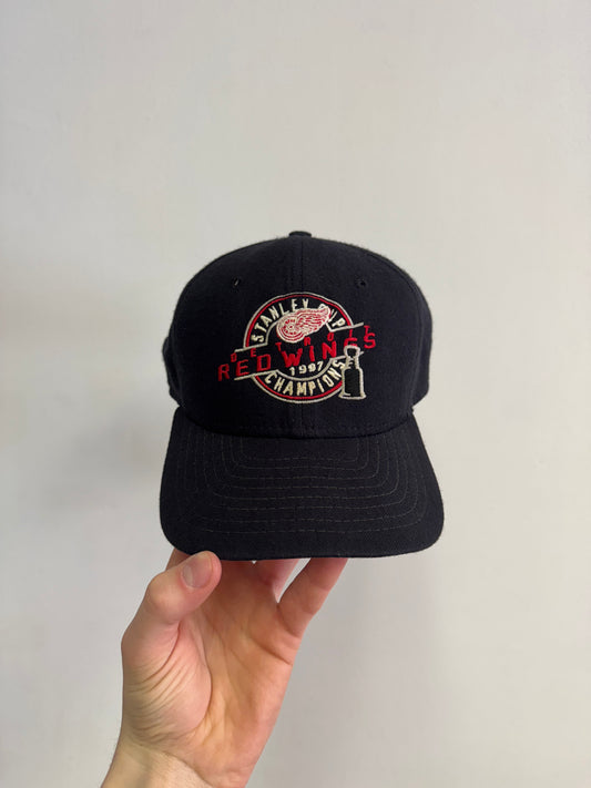 1997 New Era Detroit Redwings Stanley Cup SnapBack