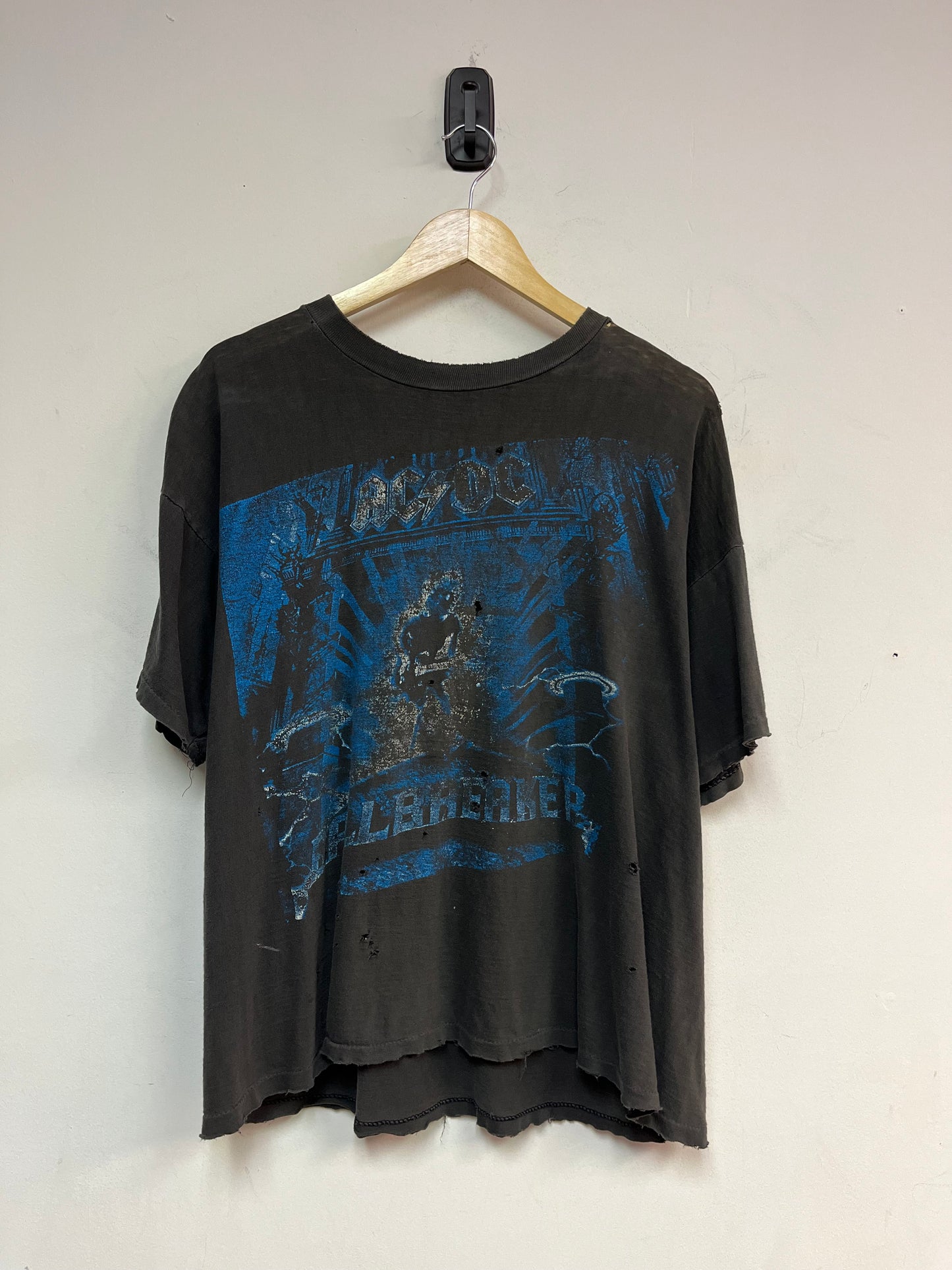 (XL) 1996 Trashed AC/DC “Ballbreaker” Tour Tee