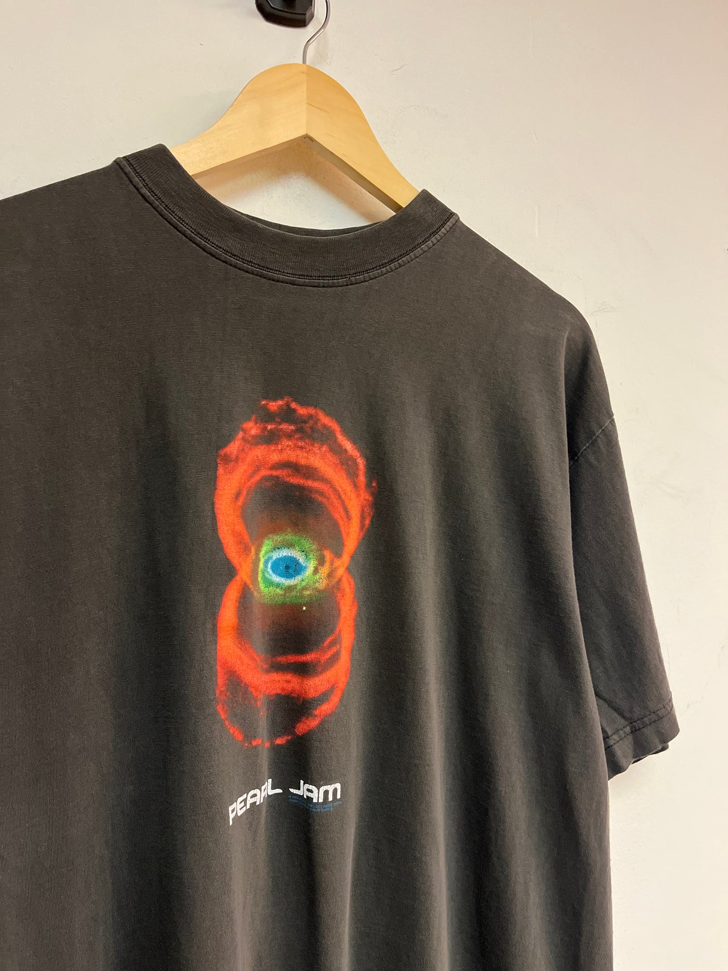 (L) 2000 Pearl Jam ‘Binaural’ Tour Tee