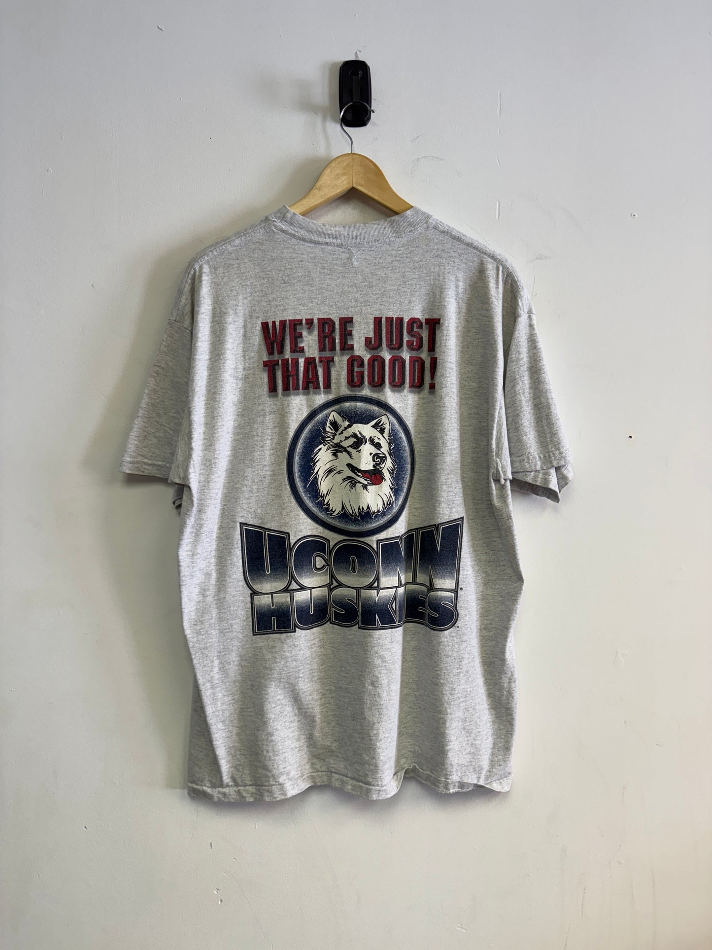 (XL) 90’s Uconn NCAA tee